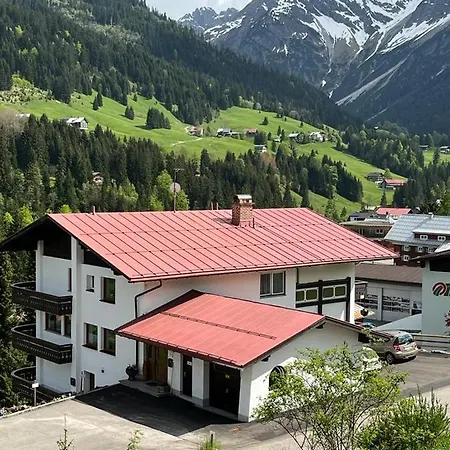 Alpenhirsch - * Hirschegg (Vorarlberg)